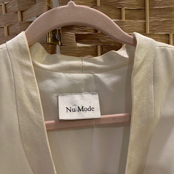 🤍HOST PICK🤍 Vintage 80s white oversized blazer with satin trim details - Picture 13 of 15